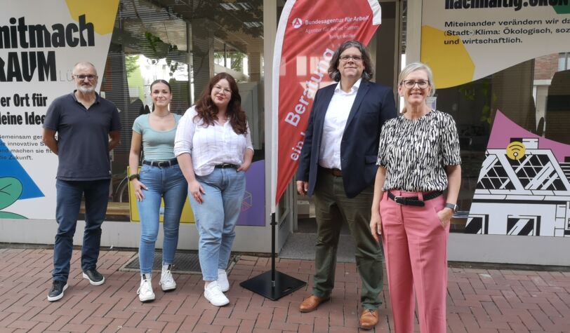 Foto von links: Stefan Wagner (Agentur für Arbeit), Mattea Lappen (Caritasverband Lünen-Selm-Werne e.V.), Vivien Hundt (EBG group GmbH), Peter Bäumer (Brockhaus AG) und Sylvia Tiews (WZL)